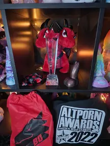 Thank you again to everyone that kept voting for me in the AltPorn Awards Presented by Bad Dragon! That’s my award and goodie bag made it to Scotland from the USA!
